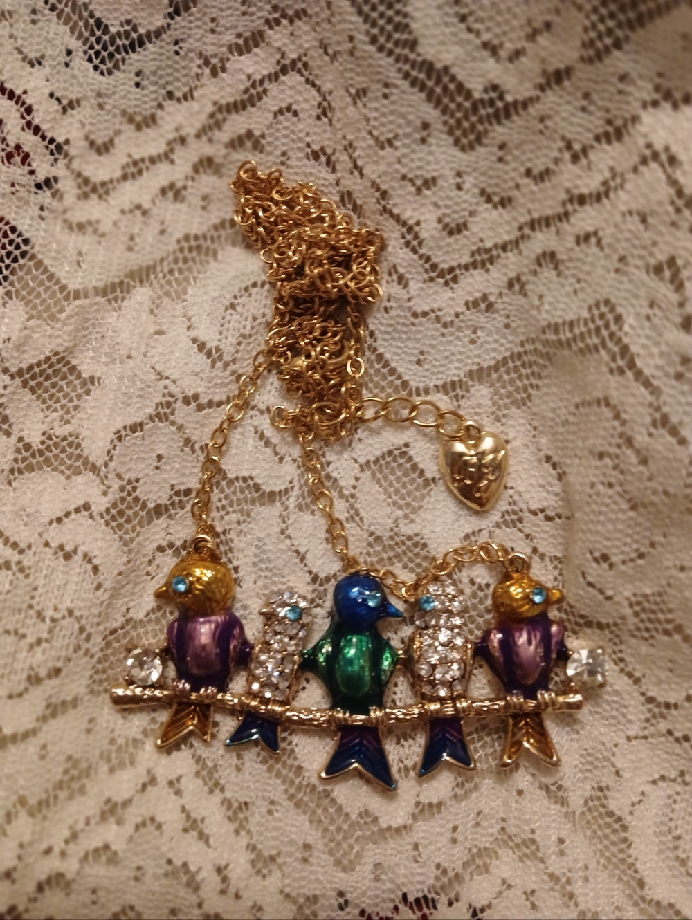 NWOT Betsey Johnson Gold Tone Multicolor  5 Bird Pendant Statement Necklace